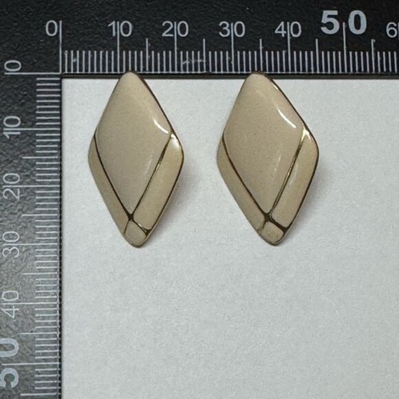 Vintage gold Cream enamel  Earrings - Picture 3 of 4